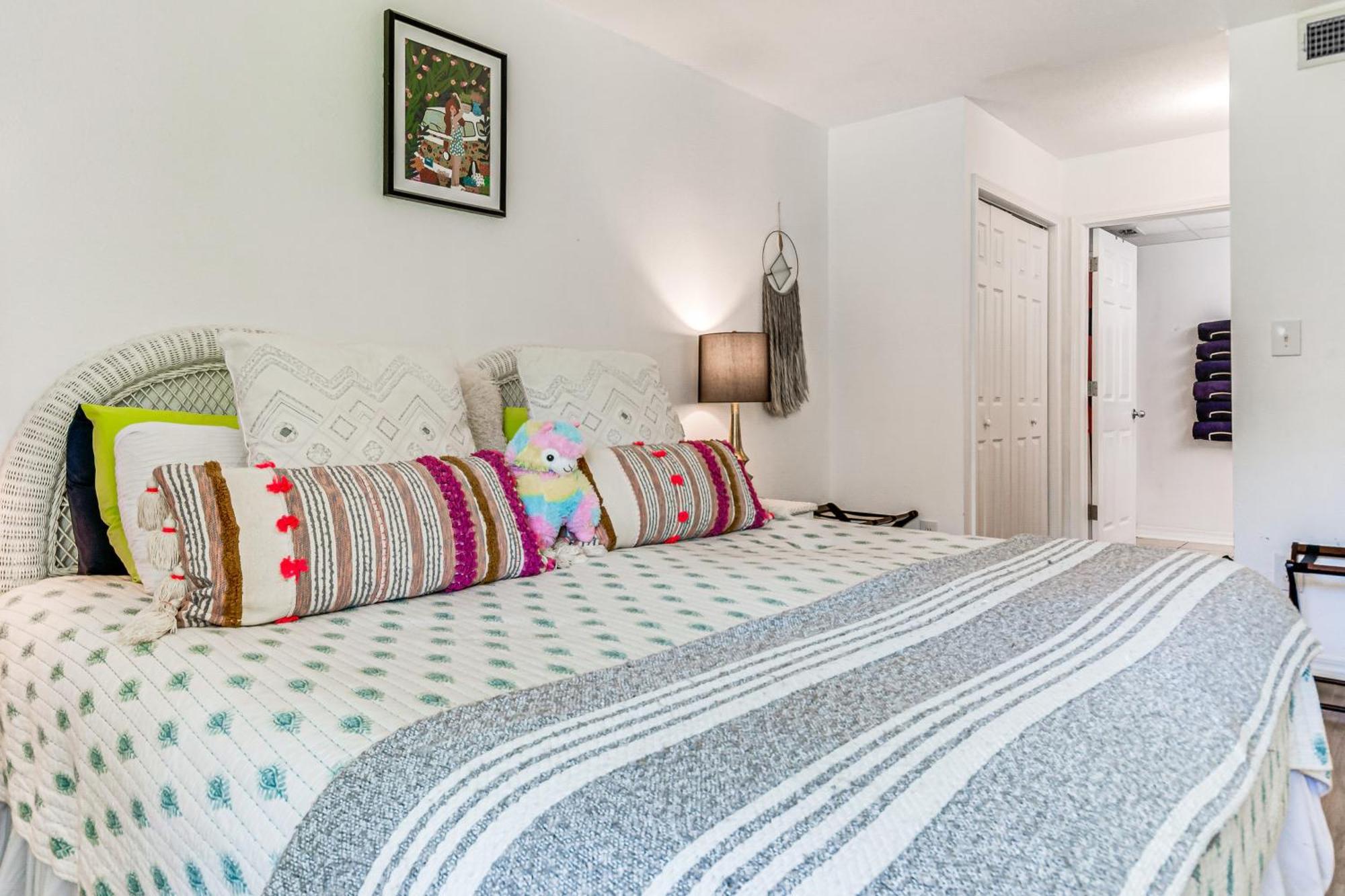 Eco-Bungalow Condo Pensacola Beach Access! Exterior photo