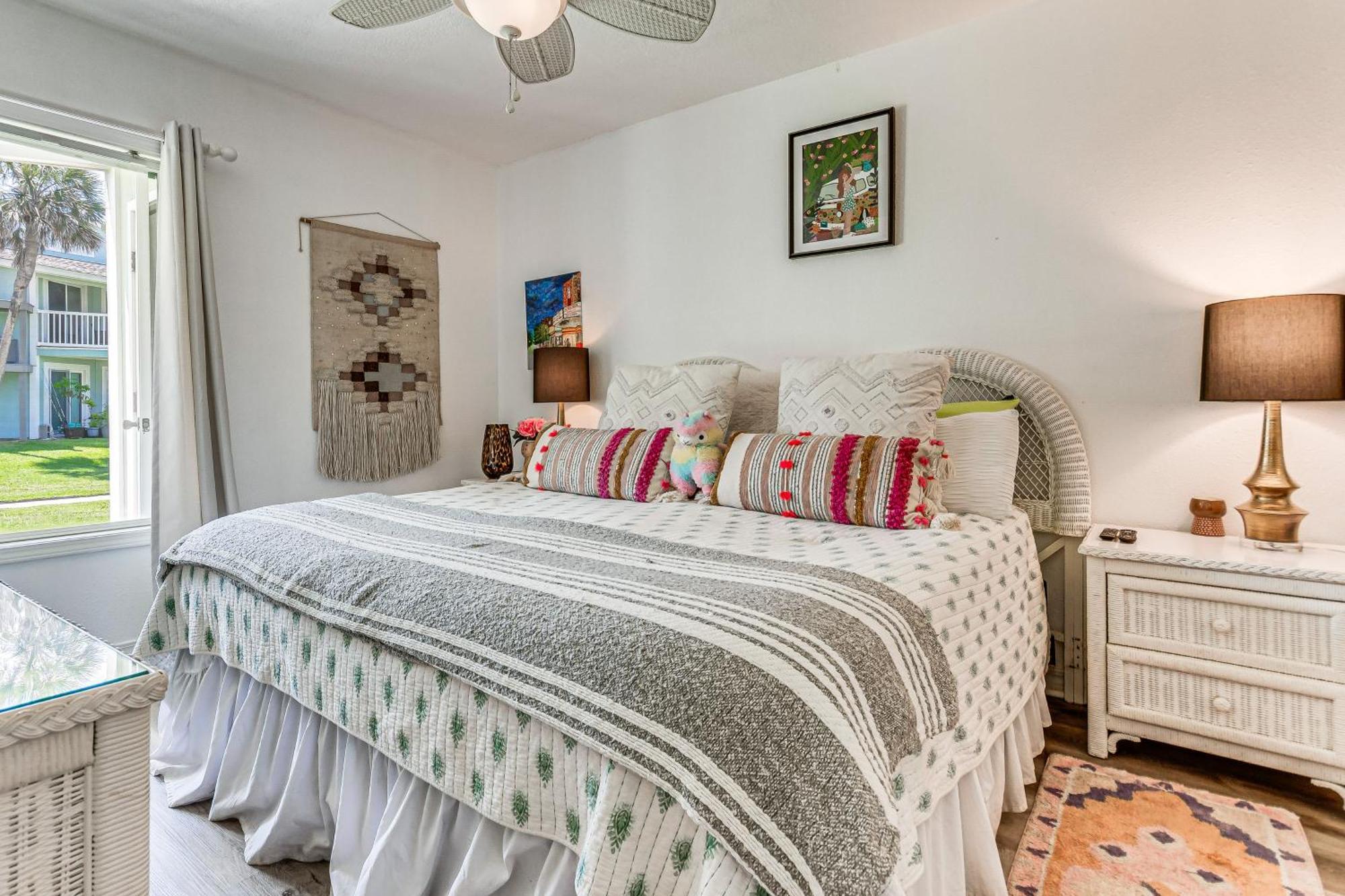 Eco-Bungalow Condo Pensacola Beach Access! Exterior photo